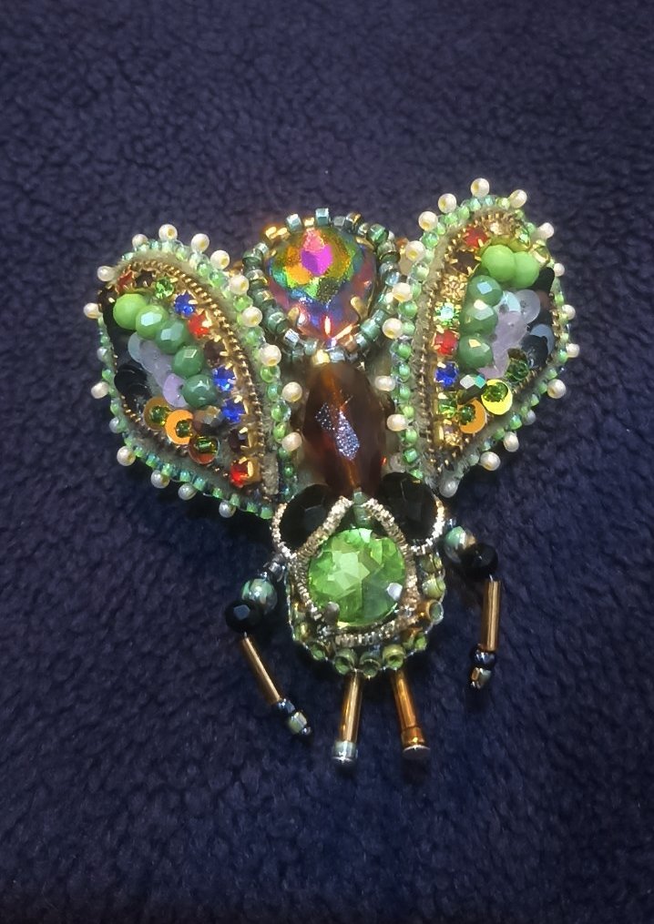 Broșă Gândac de Smarald