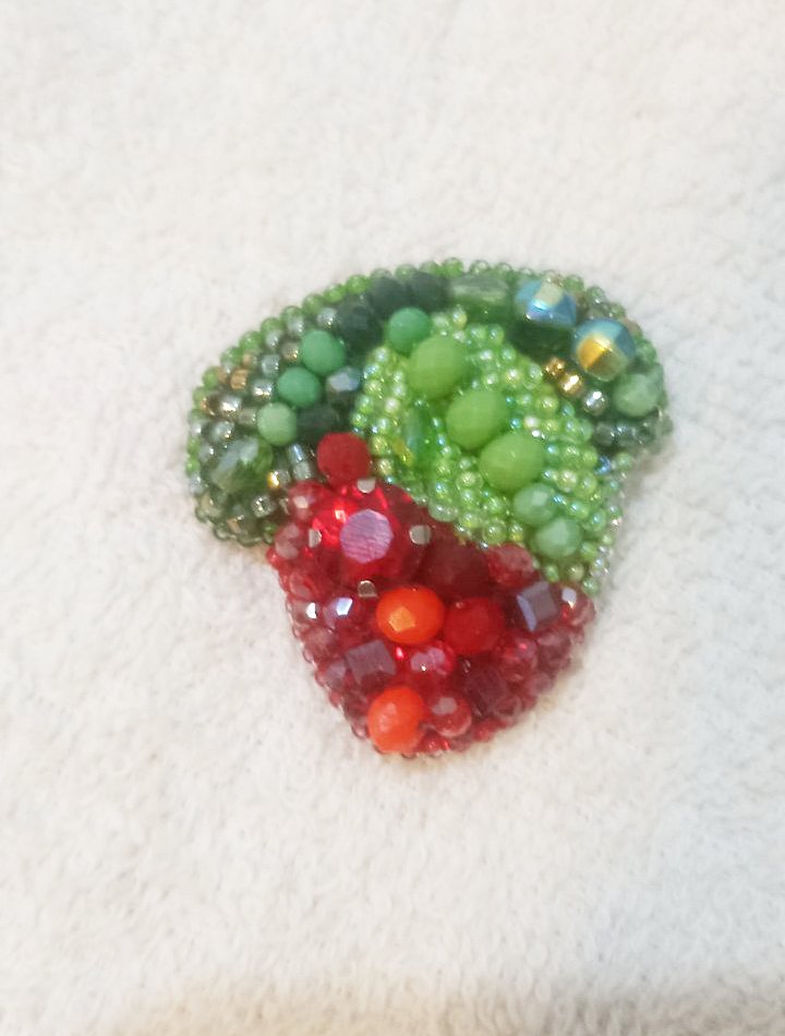 Broșă „Căpșună”