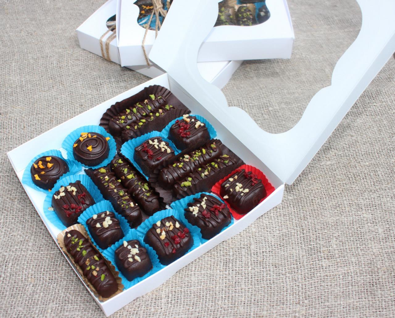 Ciocolată naturală + umpluturi din fructe și nuci