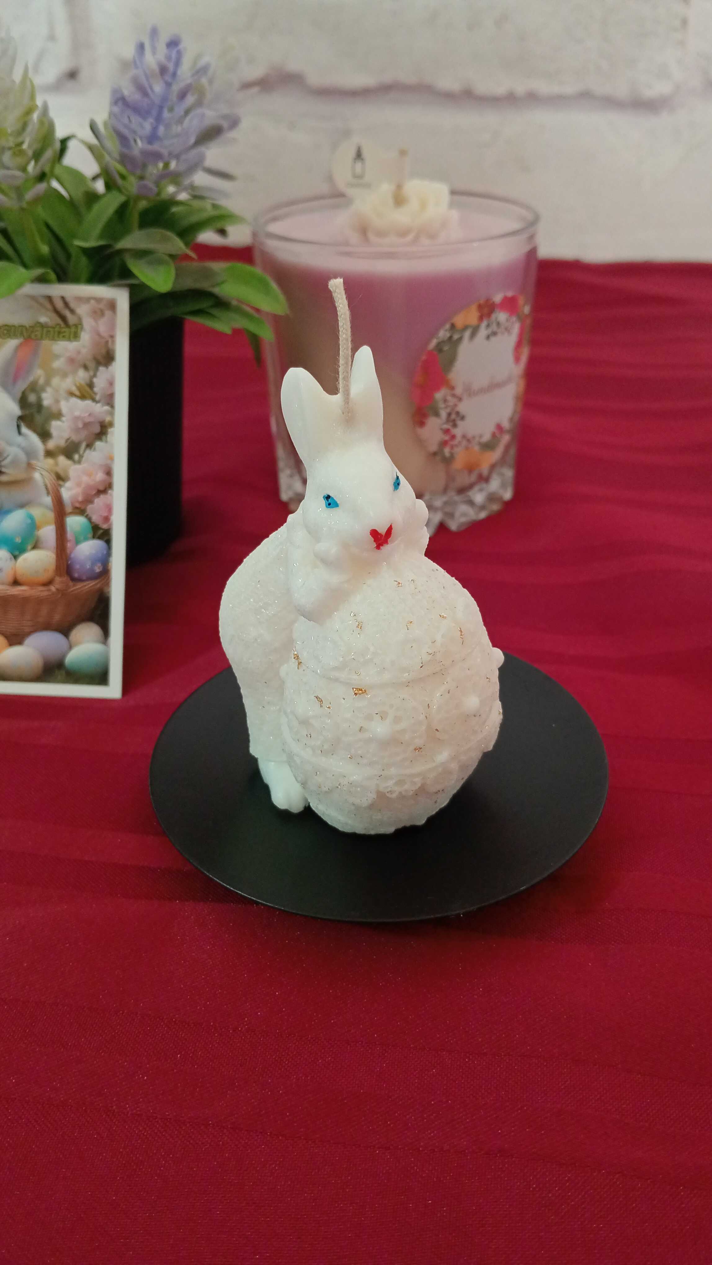 Lumânare aromată, în formă de iepuraș.